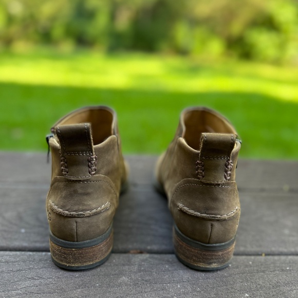 UGG Leather Ankle Boot - Picture 5 of 5